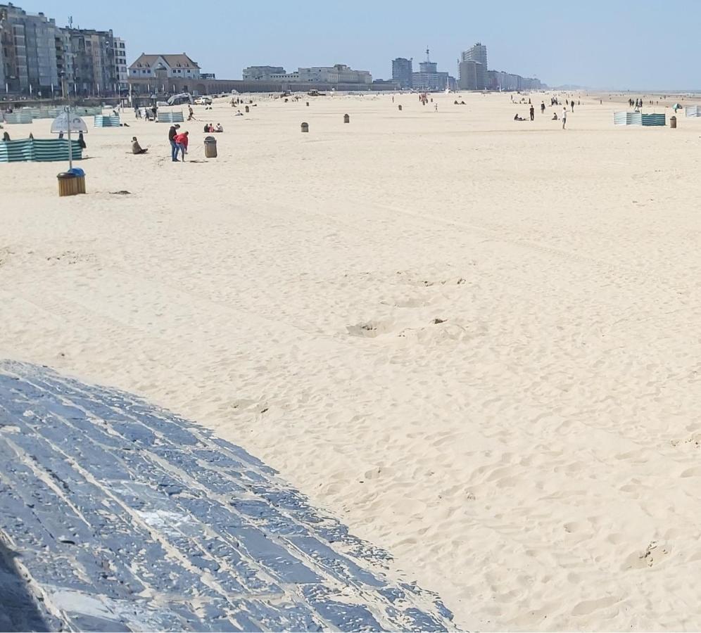 Marjori Met Gratis Parkeerplaats Ostende